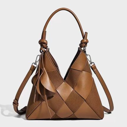 2026 New versatile large capacity commuting bucket bag hand woven crossbody bag