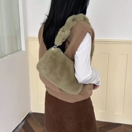 2026 New lightweight and versatile zipper small square bag plush crossbody bag